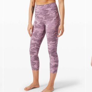 EUC Lululemon crop Incognito Camo Pink Taupe Multi